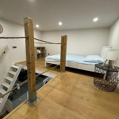 Cosy Air-conditioned Terrace Apartment Lyon
